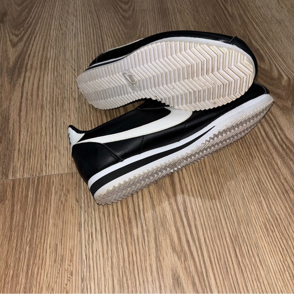 Nike Cortez Basic Leather Black White Shoes US 6.5 Preowned - Picture 6 of 7